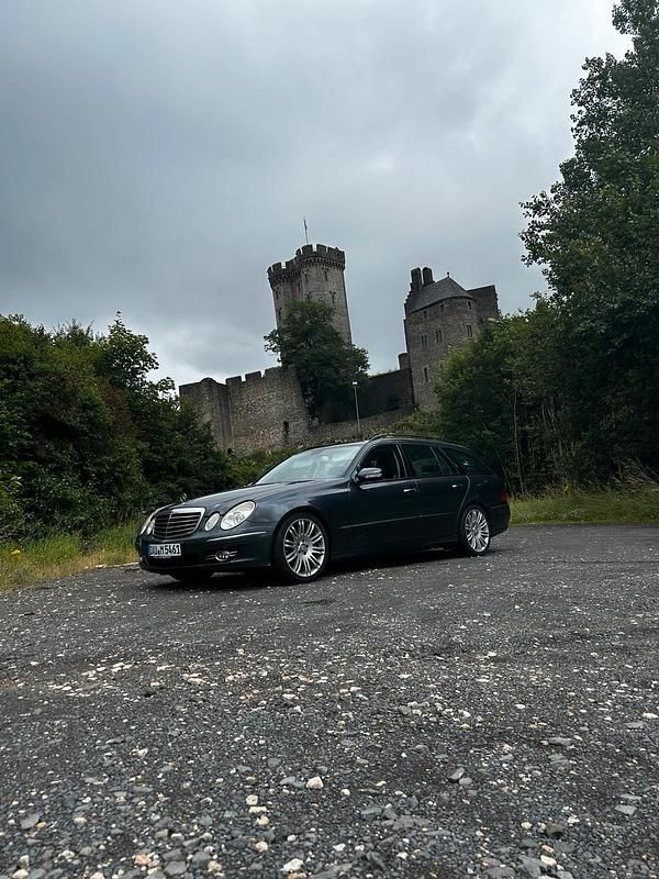 Grau Gebraucht 2007 Mercedes E500 Avantgarde Kombi | 9.250 € (Superpreis) - Bild 1/3