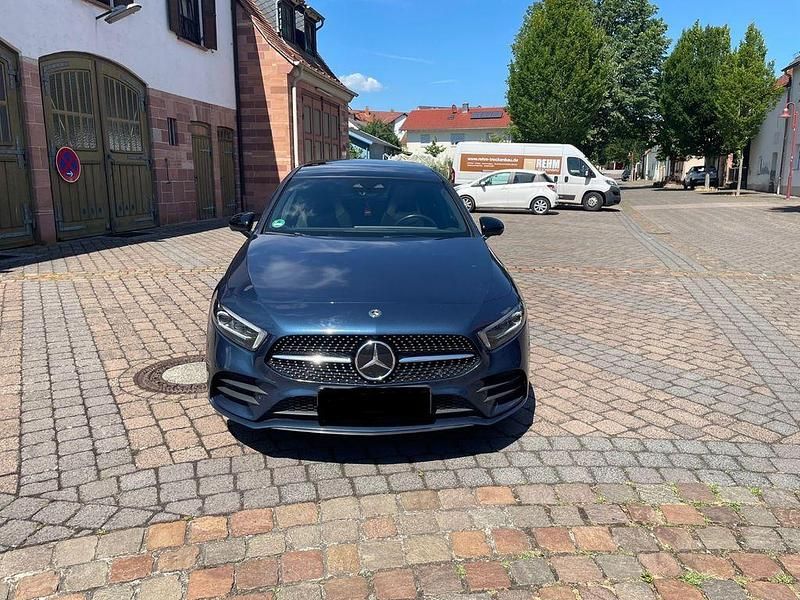 Gebraucht Mercedes A250 218 PS (160 kW) 2020 Blau Limousine