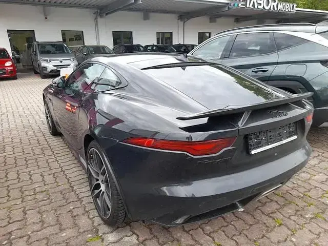 Gebraucht Jaguar F-Type R-Dynamic 300 PS (220 kW) 2021 Santorini black metallic santorini black metallic Coupé