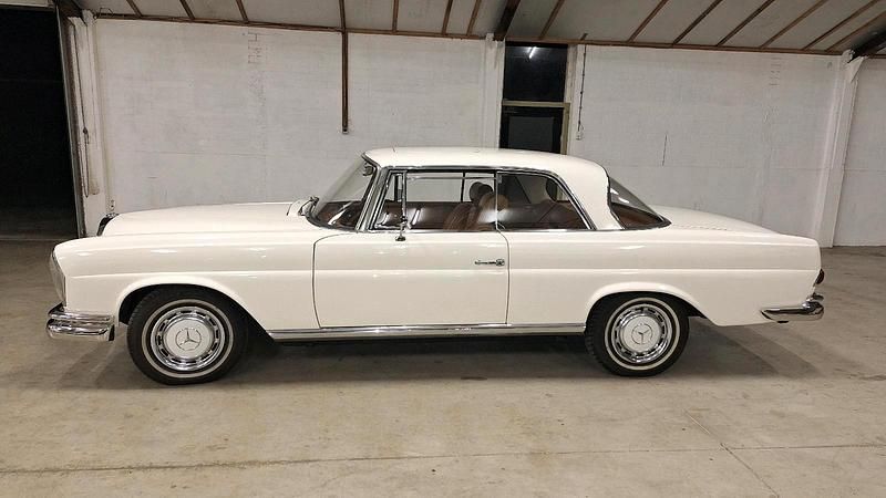 Beige Gebraucht 1967 Mercedes W111 Coupé | 37.500 € - Bild 1/4