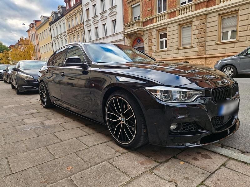 Gebraucht BMW 325 224 PS (164 kW) 2017 Schwarz Limousine