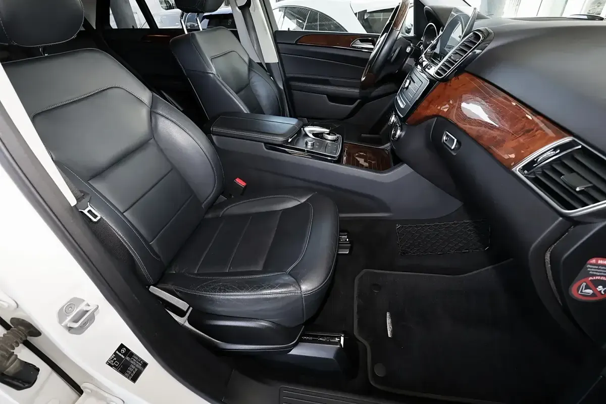 Gebraucht Mercedes GLE400 333 PS (244 kW) 2018 Designo diamantweiß bright SUV