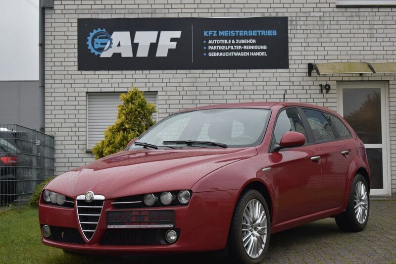 Rot Gebraucht 2011 Alfa Romeo 159 Turismo Kombi | 4.990 € (Superpreis) - Bild 1/4