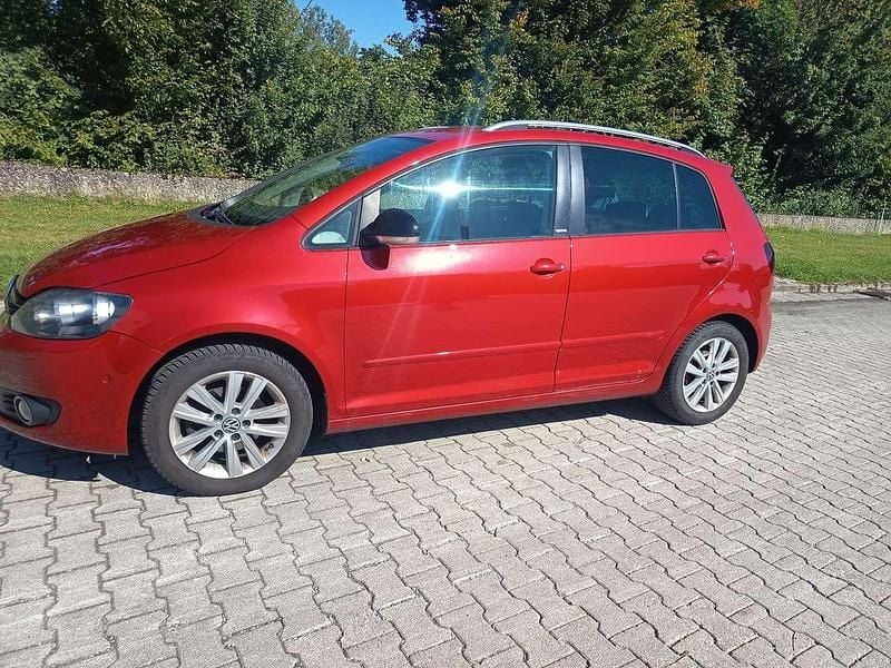 Rot Gebraucht 2011 VW Golf Limousine | 3.800 € (Superpreis) - Bild 1/4