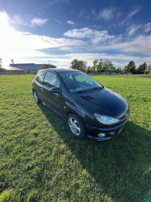 Schwarz Gebraucht 2006 Peugeot 206 Limousine | 1.935 € (Fairer Preis) - Bild 1/4