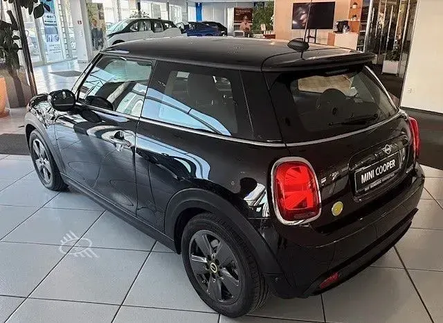 Gebraucht Mini Cooper SE Essential 135 kW (184 PS) 2023 Schwarz Kleinwagen