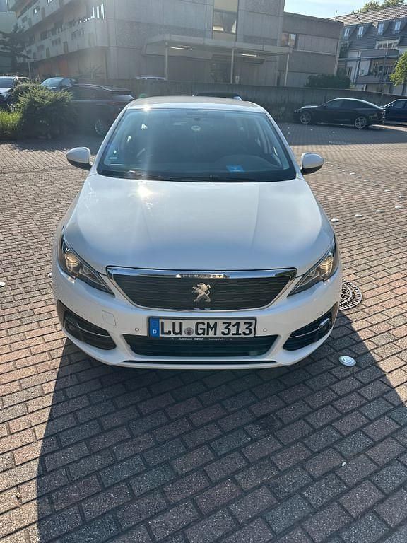Weiß Gebraucht 2017 Peugeot 308 SW Active Kombi | 9.499 € (Superpreis) - Bild 1/4