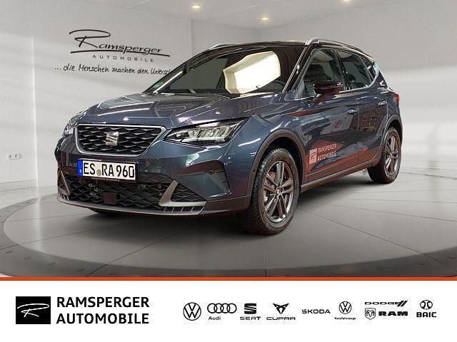 Grau (magnetic grau metallic / midnight schwar) Gebraucht 2024 Seat Arona FR SUV | 23.440 € (Etwas zu teuer) - Bild 1/4