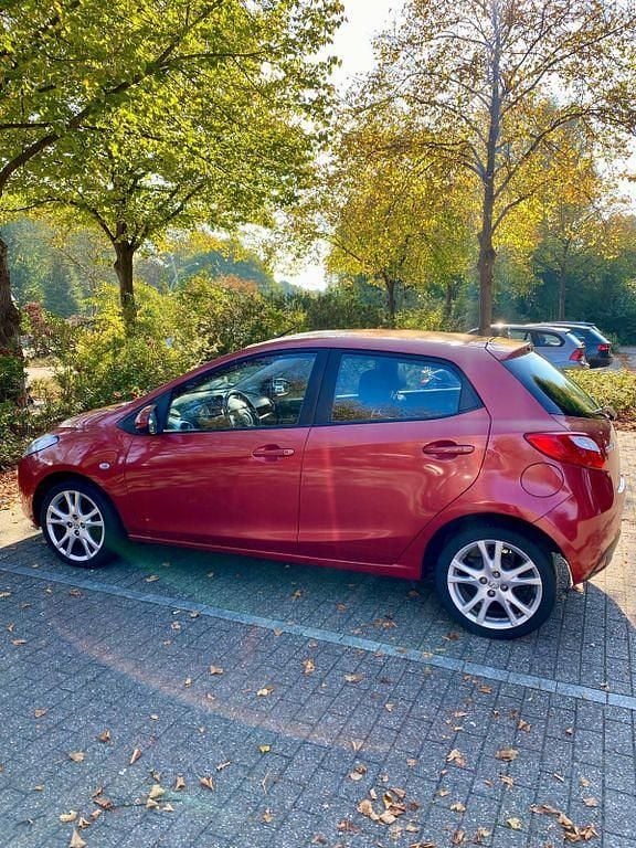Rot Gebraucht 2008 Mazda 2 Independence Limousine | 850 € (Superpreis) - Bild 1/4