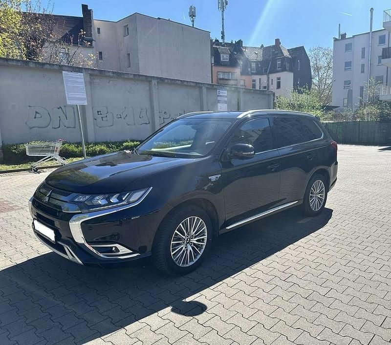 Gebraucht 2021 Mitsubishi Outlander P-HEV Spirit+ SUV | 24.050 € (Fairer Preis) - Bild 1/4