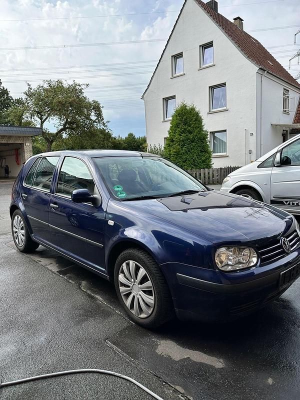 Blau Gebraucht 2001 VW Golf IV Kleinwagen | 1.250 € (Guter Preis) - Bild 1/4