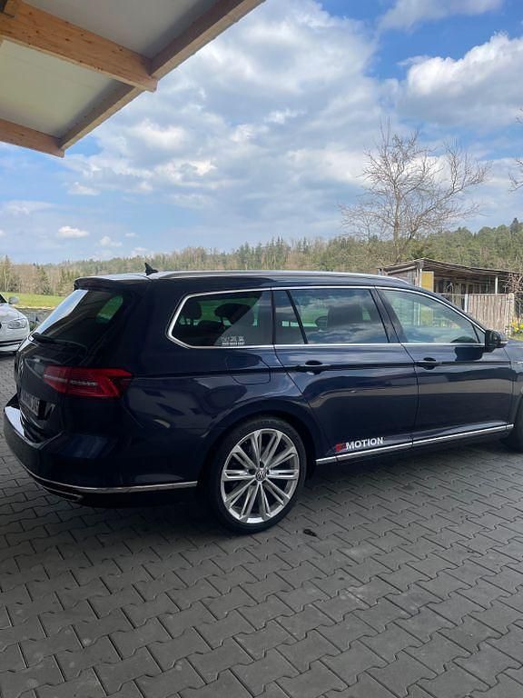 Gebraucht VW Passat Highline 239 PS (175 kW) 2015 Blau Kombi