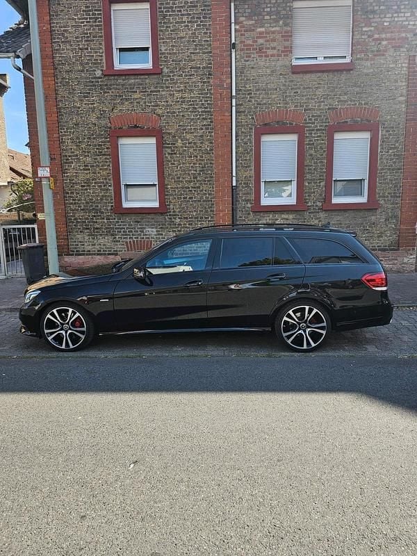 Gebraucht Mercedes E350 258 PS (189 kW) 2015 Schwarz Kombi