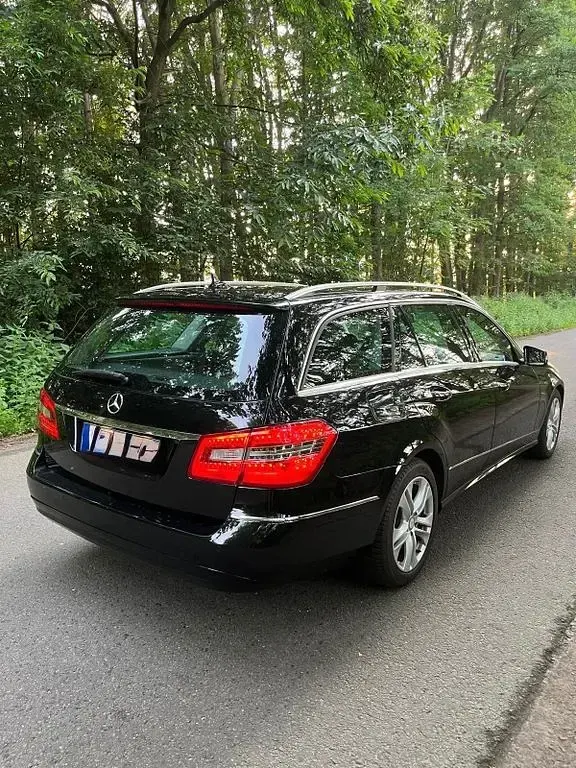 Gebraucht Mercedes E250 Avantgarde 204 PS (150 kW) 2010 Schwarz Kombi
