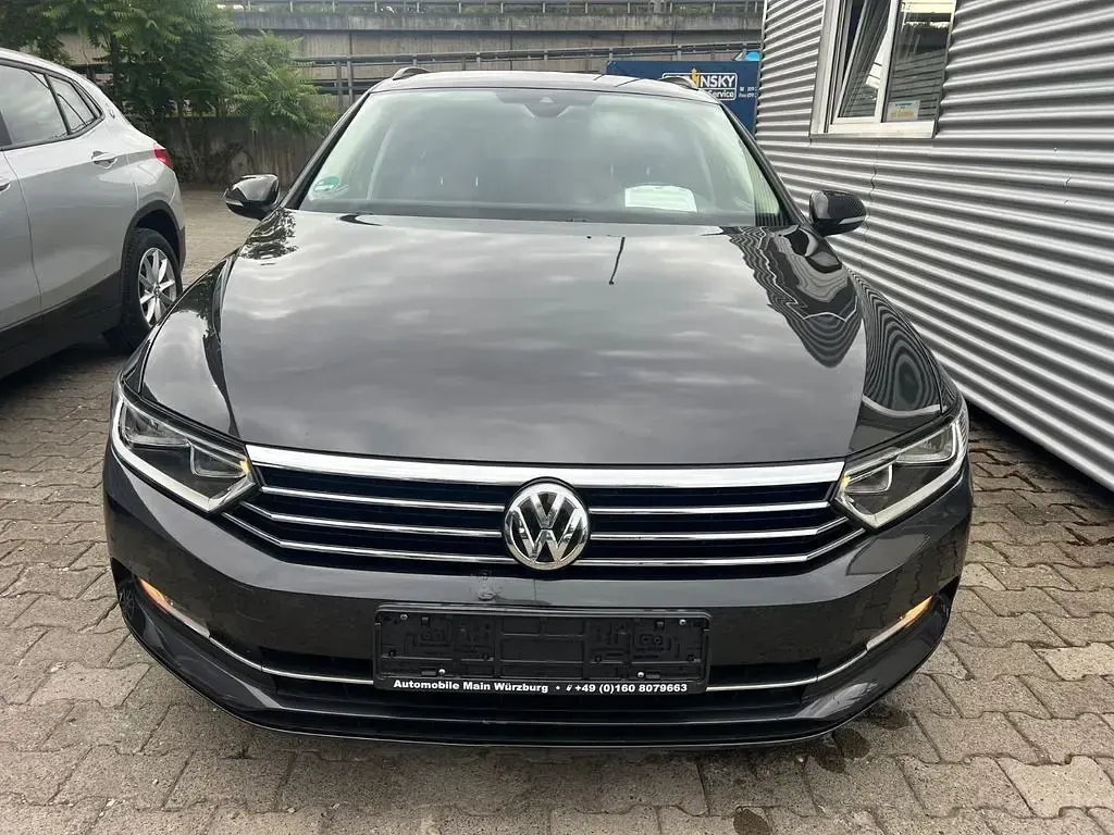 Gebraucht VW Passat Comfortline 150 PS (110 kW) 2018 Grau Kombi