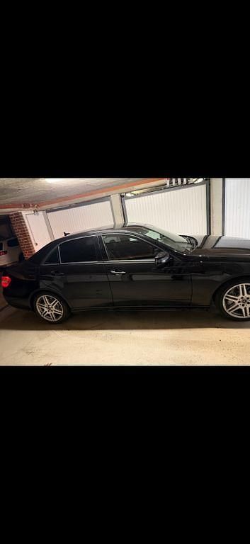 Gebraucht Mercedes E350 AMG 265 PS (194 kW) 2012 Schwarz Limousine