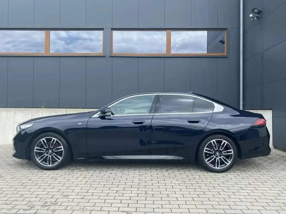 Gebraucht BMW 520 M Sport 197 PS (144 kW) 2024 Schwarz Limousine