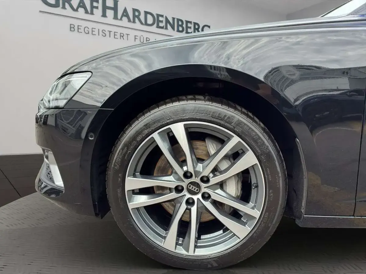 Gebraucht Audi A6 Ambiente 286 PS (210 kW) 2022 Mythosschwarz metallic Kombi