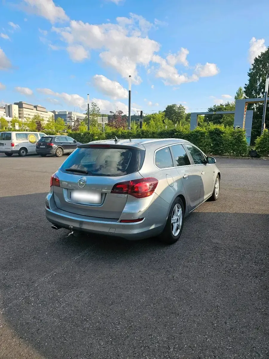 Second-hand Opel Astra 160 CP (117 kW) 2011 Gri Break