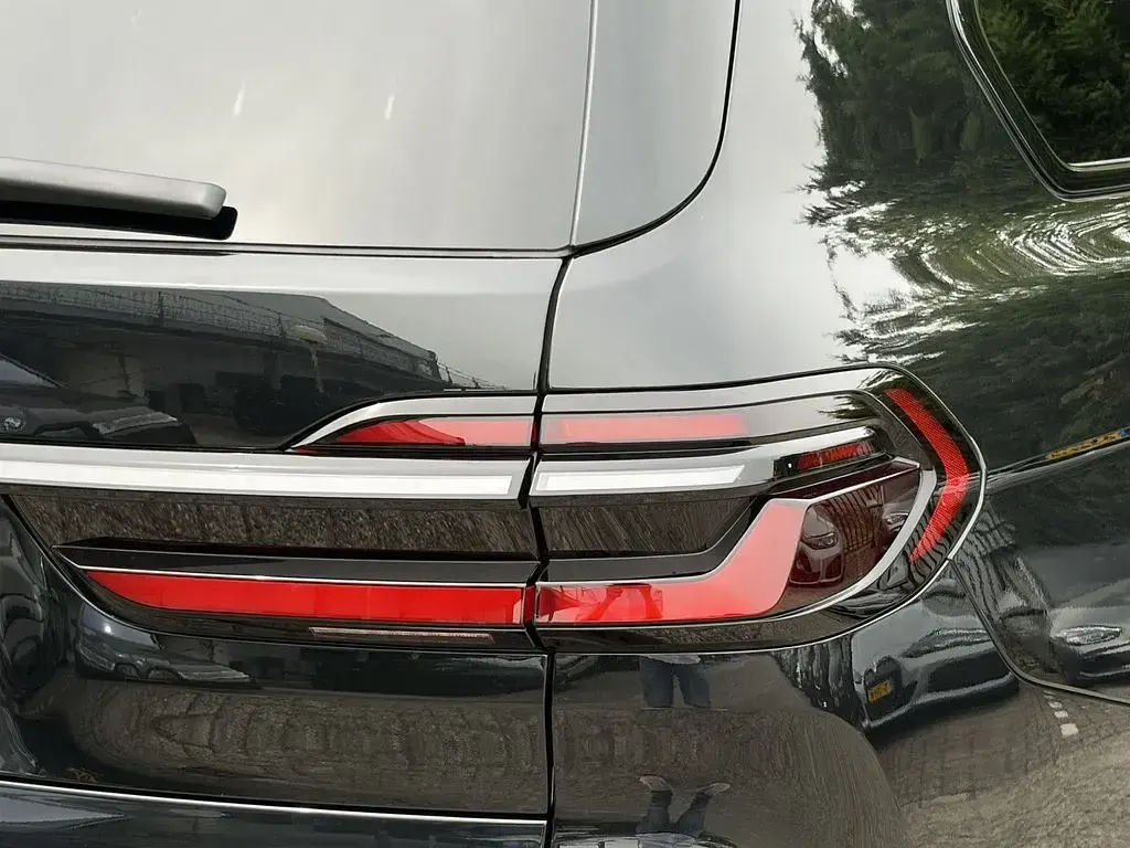 Gebraucht BMW X7 M Sport 381 PS (280 kW) 2025 Schwarz SUV