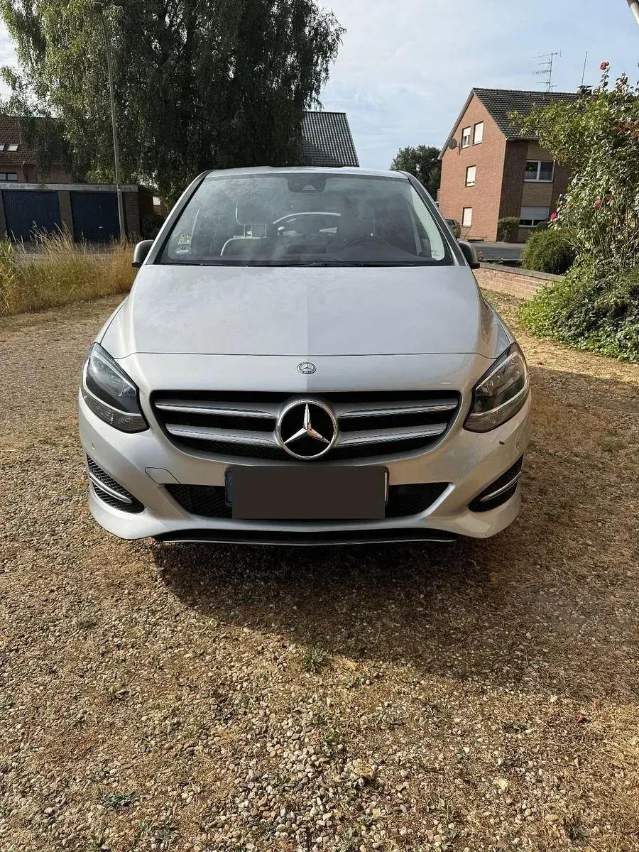 Gebraucht Mercedes B180 Style 109 PS (80 kW) 2015 Grau Kleinwagen