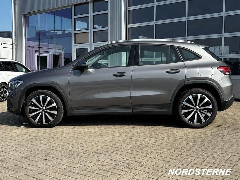 Gebraucht Mercedes GLA180 116 PS (85 kW) 2021 Mountaingrau  met. SUV