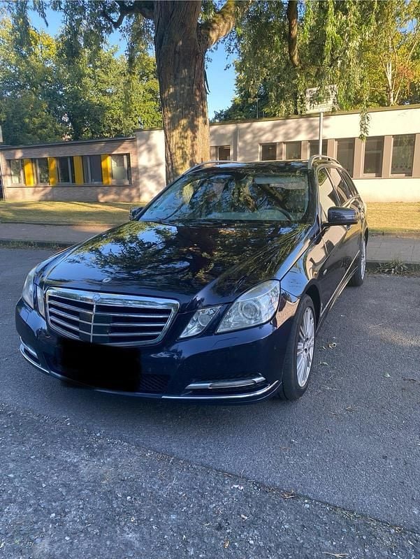 Blau Gebraucht 2010 Mercedes E350 Kombi | 5.700 € (Superpreis) - Bild 1/4