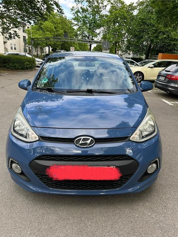 Gebraucht Hyundai i10 87 PS (63 kW) 2014 Blau Kleinwagen