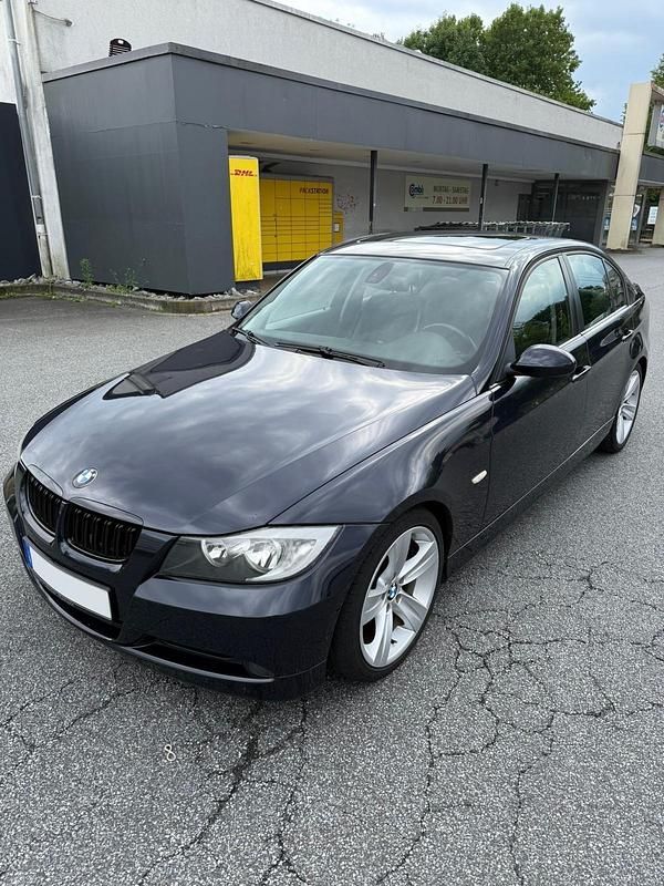 Blau Gebraucht 2005 BMW 320 Limousine | 1.699 € (Superpreis) - Bild 1/4