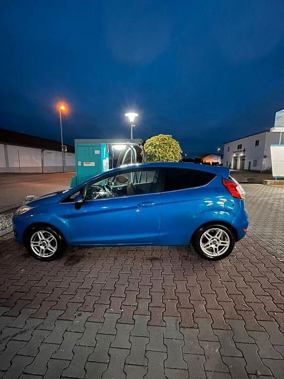 Gebraucht Ford Fiesta SYNC Edition 101 PS (74 kW) 2013 Blau Kleinwagen
