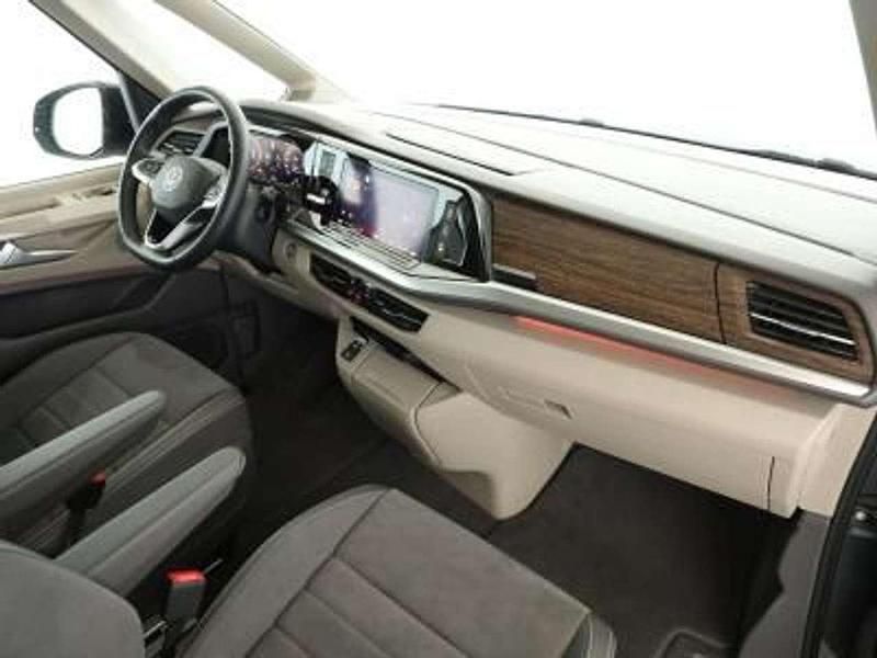 Gebraucht VW Multivan Style 150 PS (110 kW) 2025 Grau Van