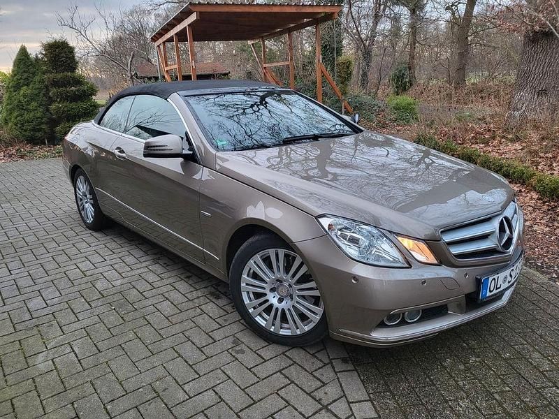 Beige Gebraucht 2011 Mercedes E250 Elegance Cabrio | 12.490 € (Fairer Preis) - Bild 1/4