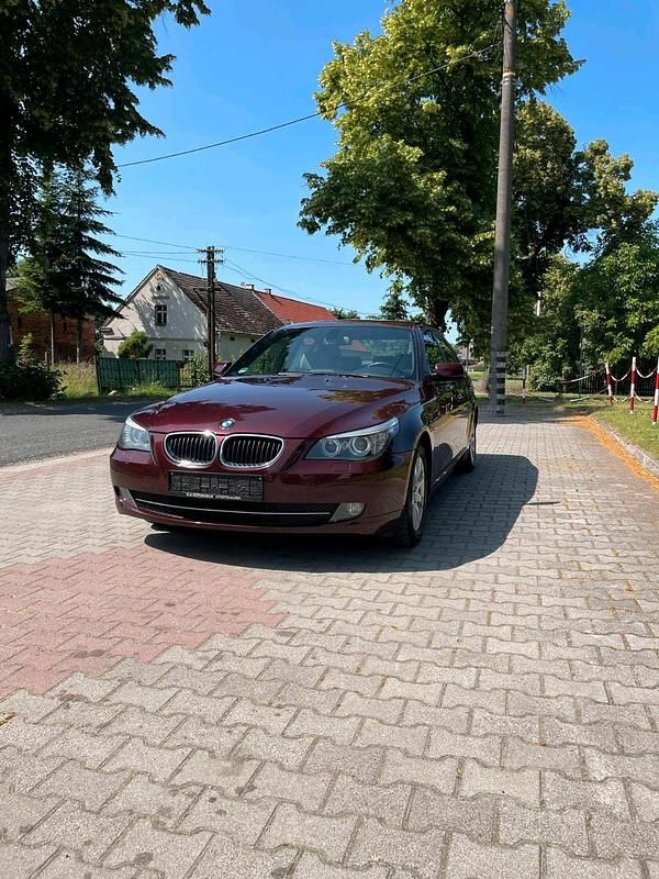 Rot Gebraucht 2008 BMW 520 Limousine | 5.100 € (Fairer Preis) - Bild 1/4
