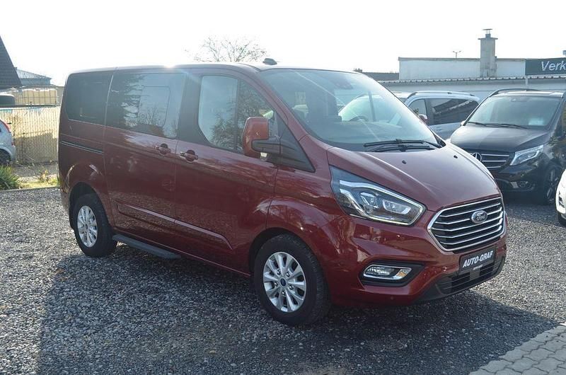 Gebraucht Ford Tourneo Titanium 131 PS (96 kW) 2020 Rot Van / Kleinbus