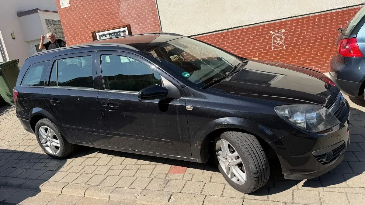 Gebraucht Opel Astra Edition 105 PS (77 kW) 2006 Schwarz Kombi