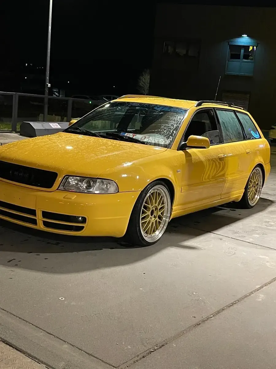 Używany Audi S4 330 KM (242 kW) 2000 Żółty Kombi