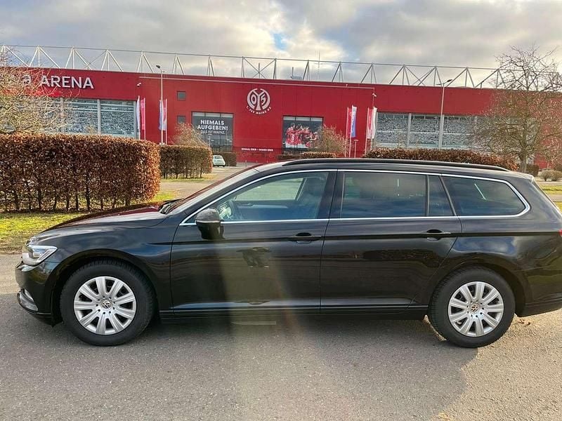 Gebraucht VW Passat Comfortline 150 PS (110 kW) 2018 Schwarz Kombi
