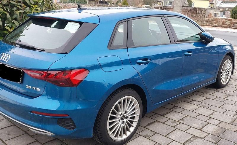 Second-hand Audi A3 Advanced 150 CP (110 kW) 2023 Albastru Berlinǎ