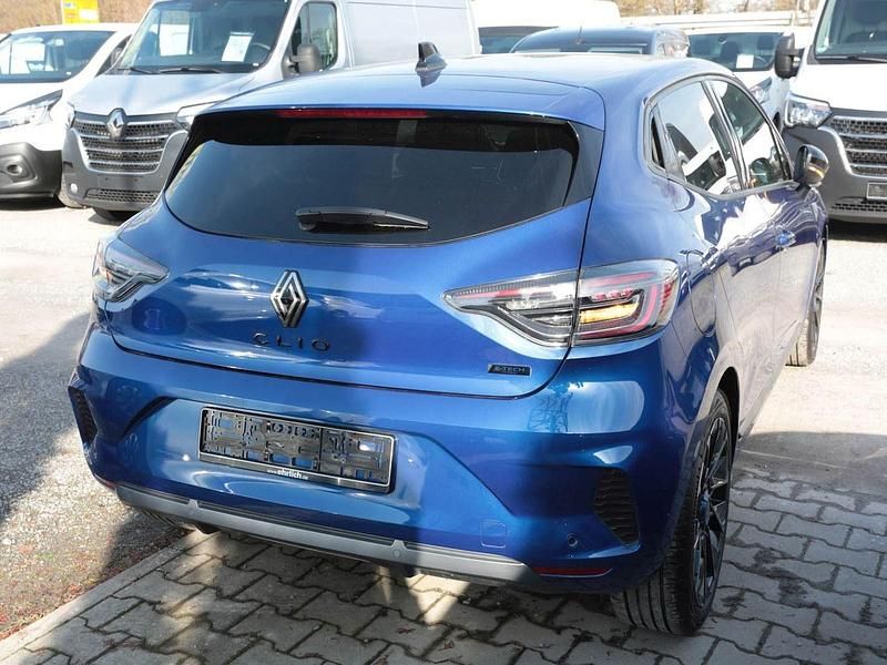 Gebraucht Renault Clio V 143 PS (105 kW) 2023 Rqh ironblau Limousine