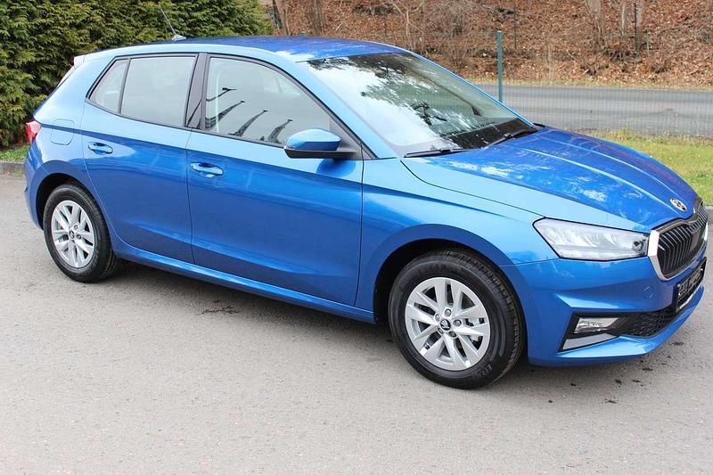 Neu Skoda Fabia Selection 95 PS (69 kW) 2025 Modra race/race blue Kleinwagen