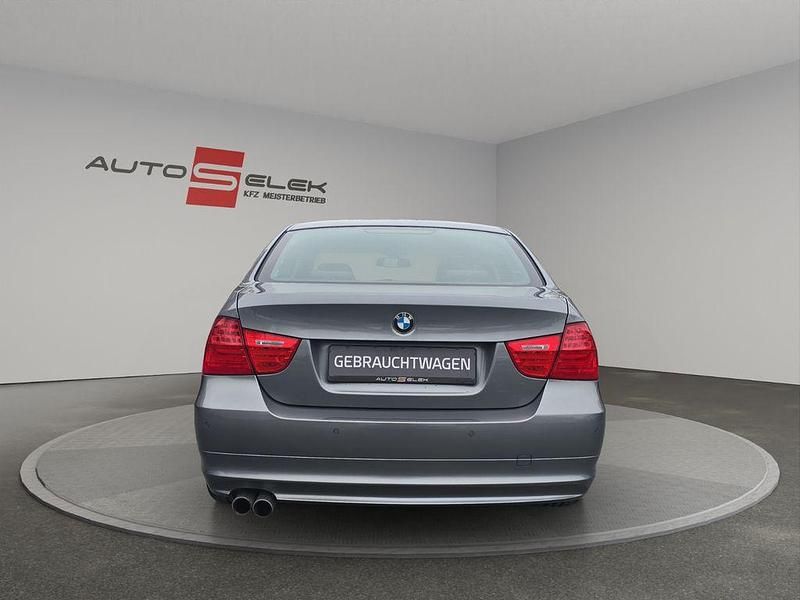 Gebraucht BMW 325 Comfort Edition 204 PS (150 kW) 2011 Grau Limousine