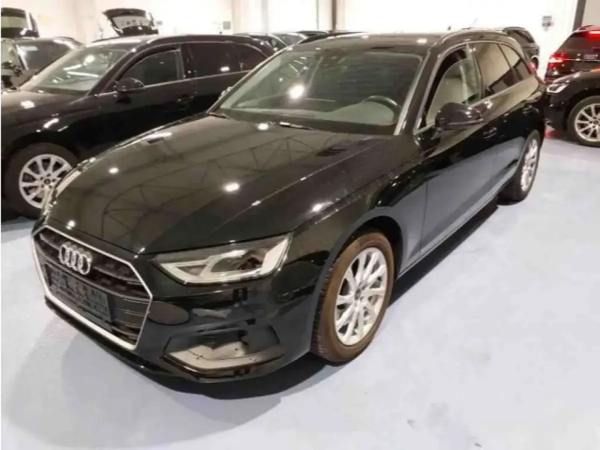 Gebraucht Audi A4 Advanced 150 PS (110 kW) 2022 Mythosschwarz metallic Kombi