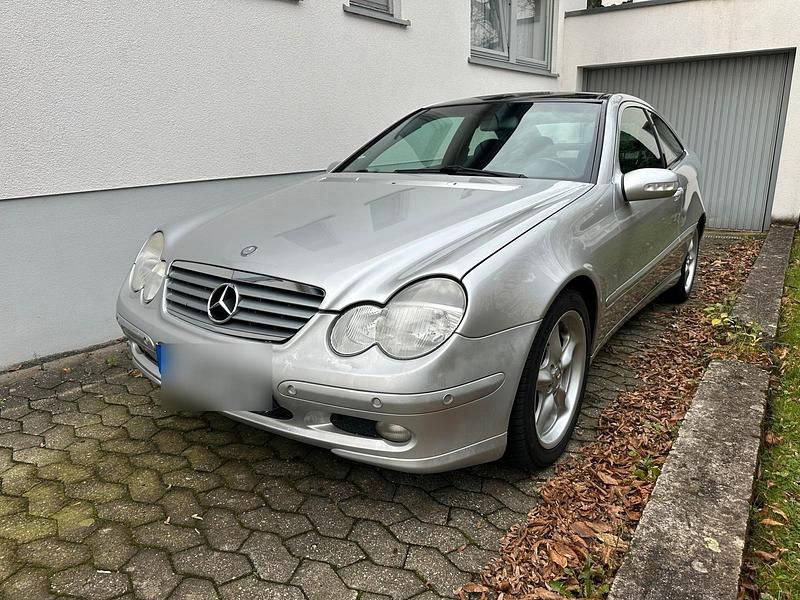 Silber Gebraucht 2002 Mercedes C200 Coupé | 3.300 € - Bild 1/4