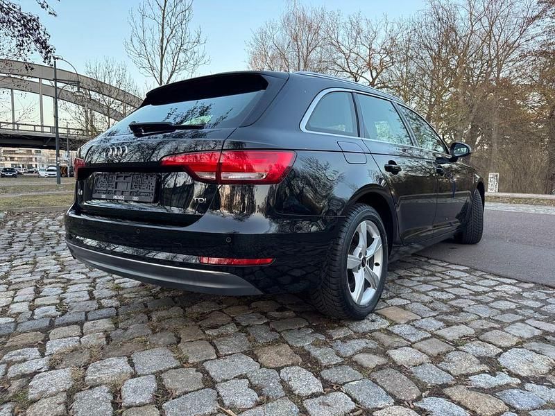 Gebraucht Audi A4 Sport 150 PS (110 kW) 2018 Schwarz Kombi