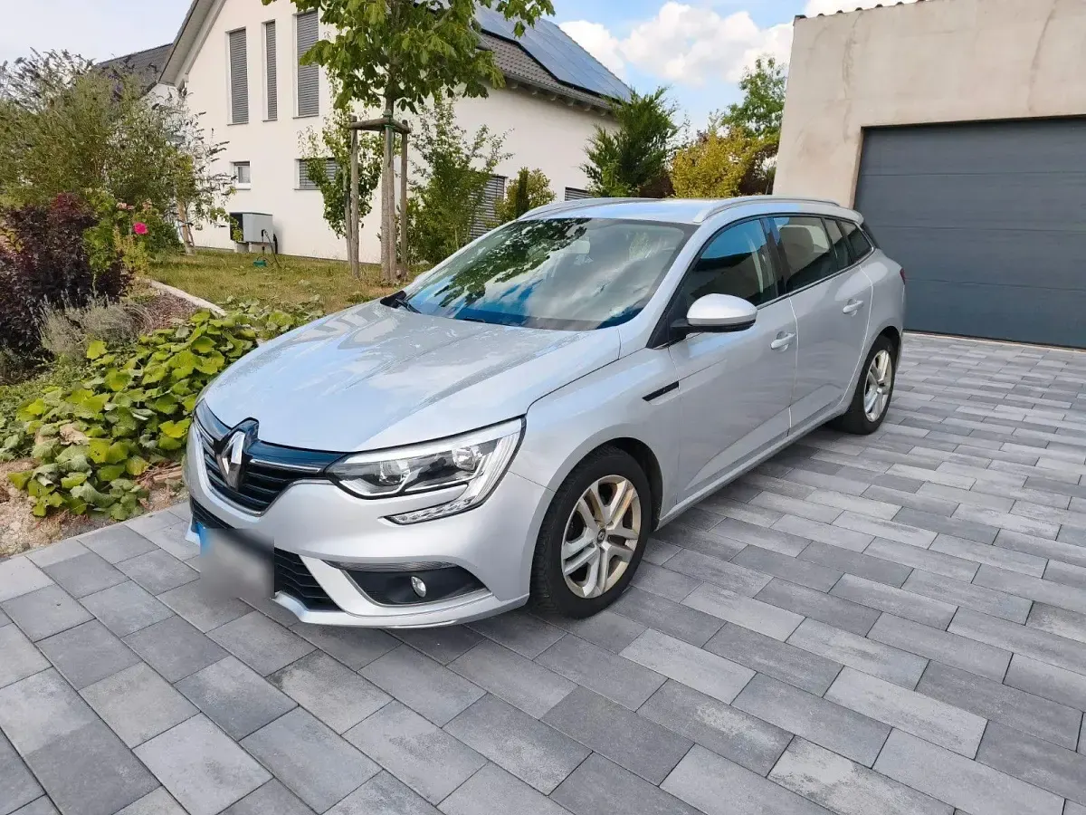 Gebraucht Renault Mégane GrandTour 132 PS (97 kW) 2017 Silber Kombi