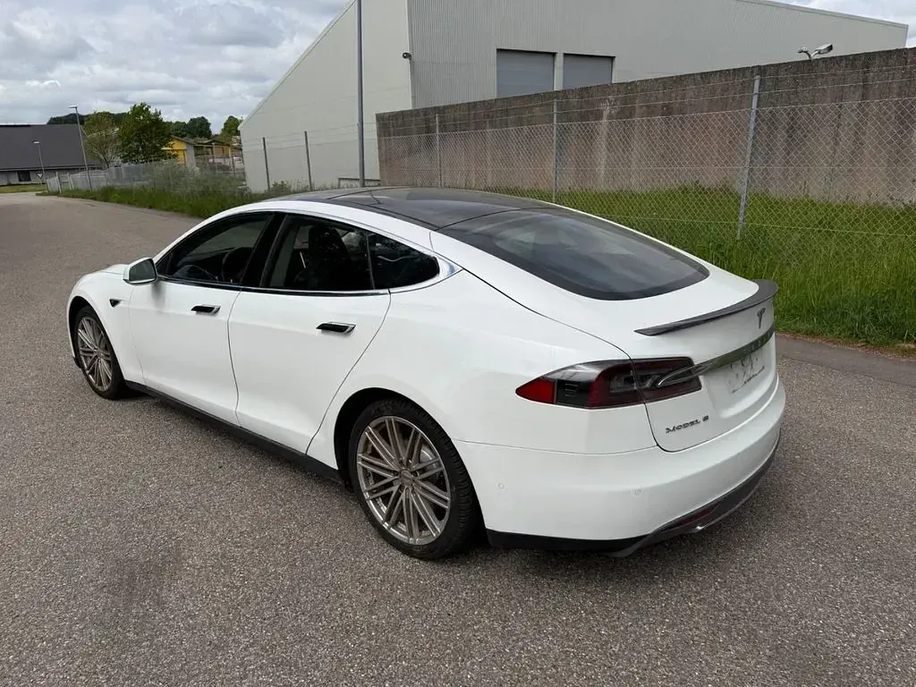 Used Tesla Model S Performance 309 kW (421 HP) 2015 Hatchback