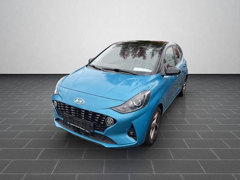 Blau (metallic) Gebraucht 2023 Hyundai i10 Kleinwagen | 16.900 € (Etwas zu teuer) - Bild 1/4