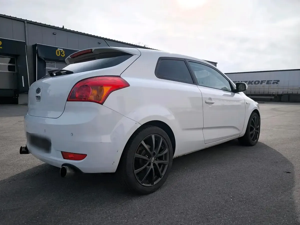 Używany Kia ProCeed 126 KM (92 kW) 2012 Biały Hatchback