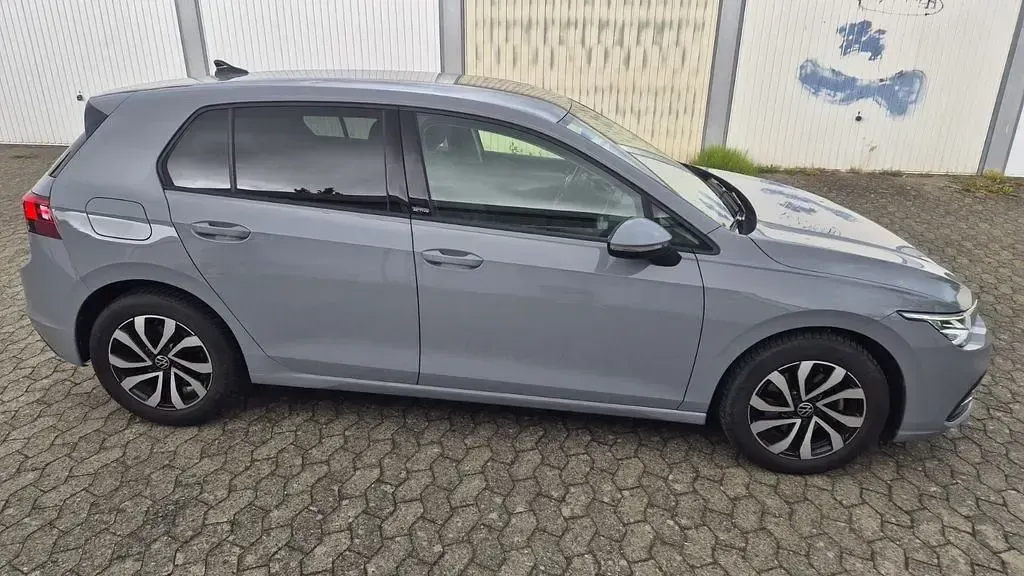 Gebraucht VW Golf VIII Active 116 PS (85 kW) 2021 Grau Limousine