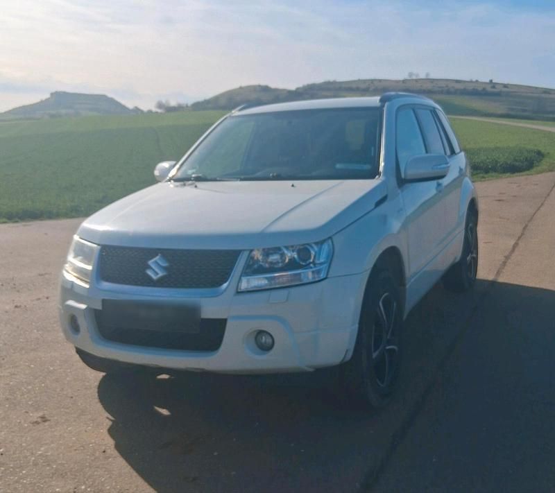 Gebraucht Suzuki Grand Vitara 129 PS (94 kW) 2011 Weiß SUV
